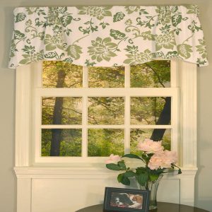 Jacobean Abstract Lined Beacon Valance