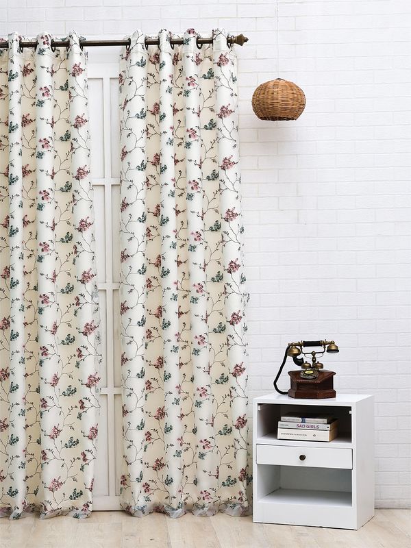 21ed4b46-53b9-41da-abf5-4efdec0ea8fb1705320491991ArianaRoseWhiteFloralBlackOutLongDoorCurtain1.jpg