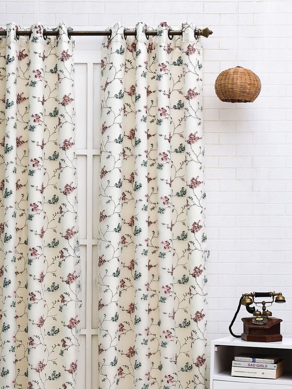 7fbc599b-4350-431a-980a-f0ef5e54676c1705320492008ArianaRoseWhiteFloralBlackOutLongDoorCurtain2.jpg